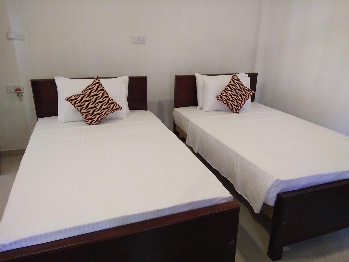 Ocean Bay Surf Resort Weligama Bagian luar foto