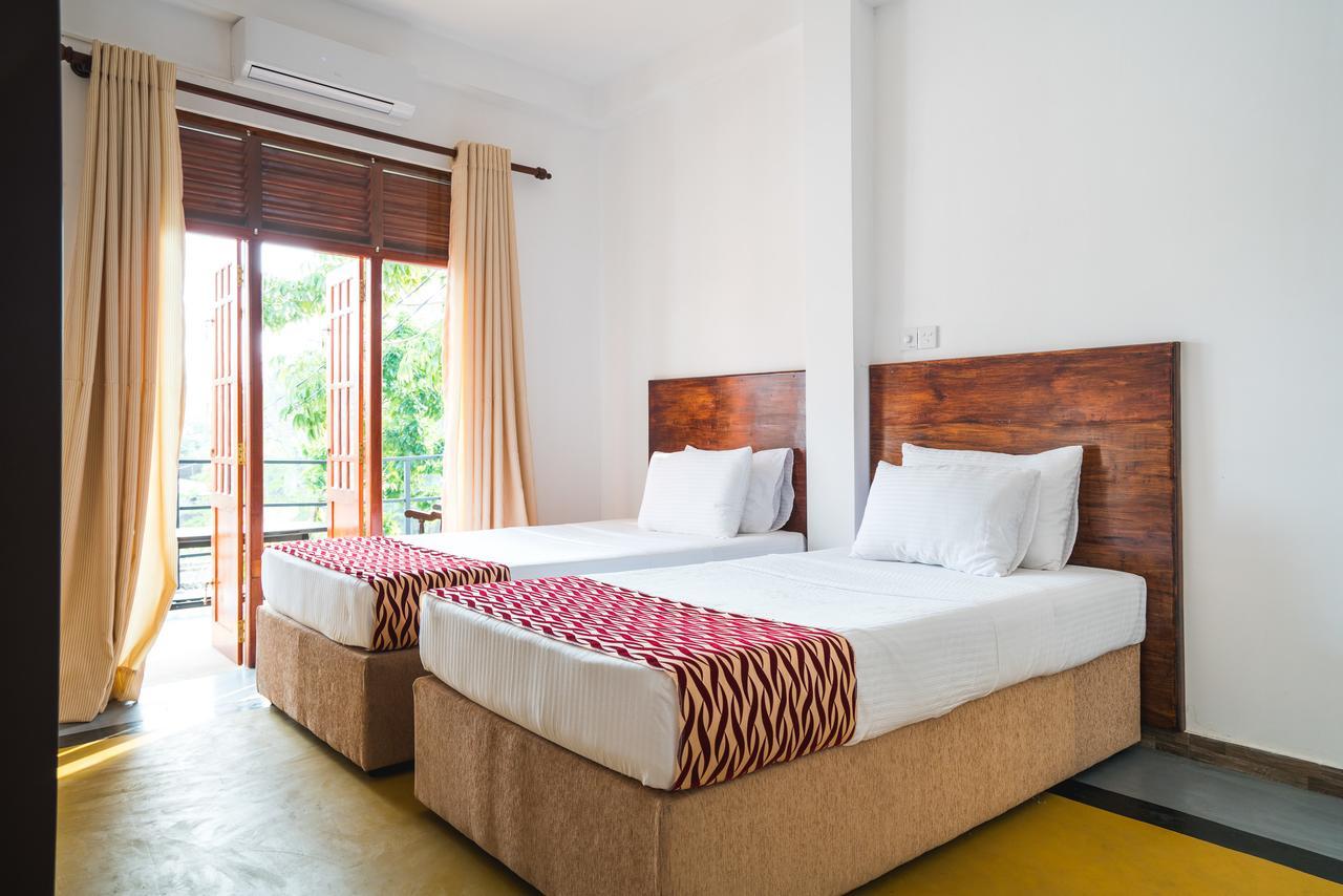 Ocean Bay Surf Resort Weligama Bagian luar foto