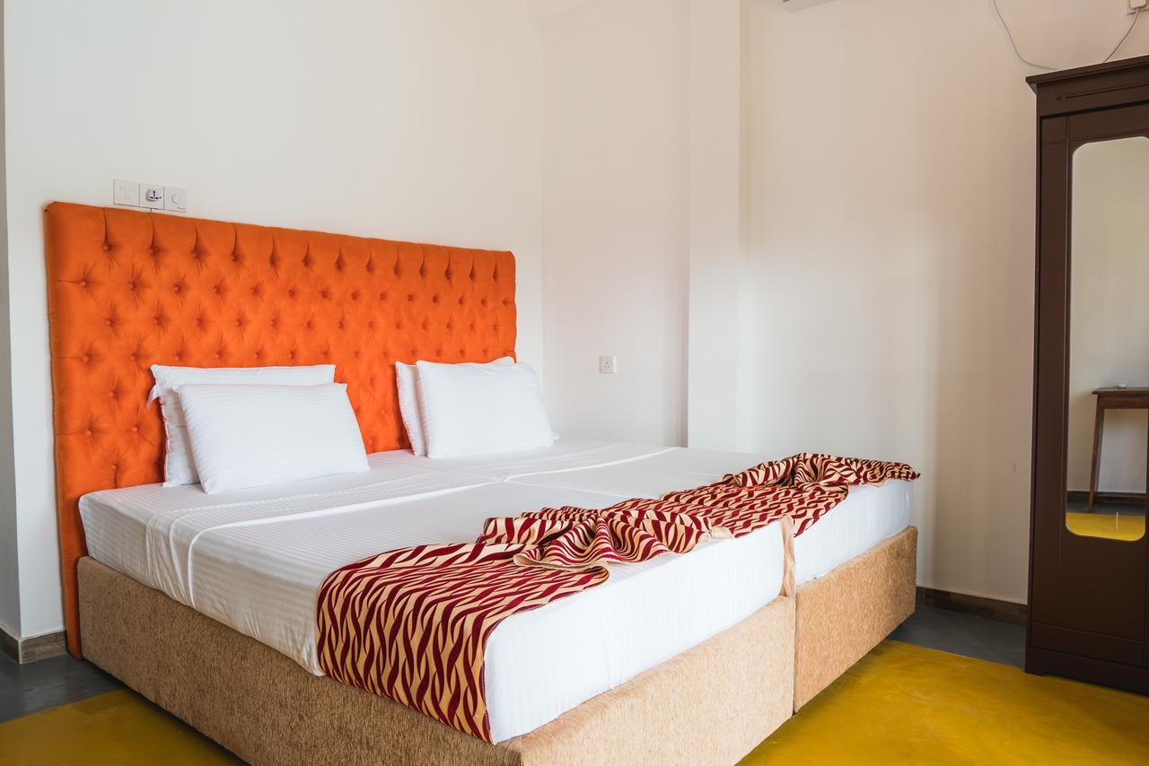 Ocean Bay Surf Resort Weligama Bagian luar foto