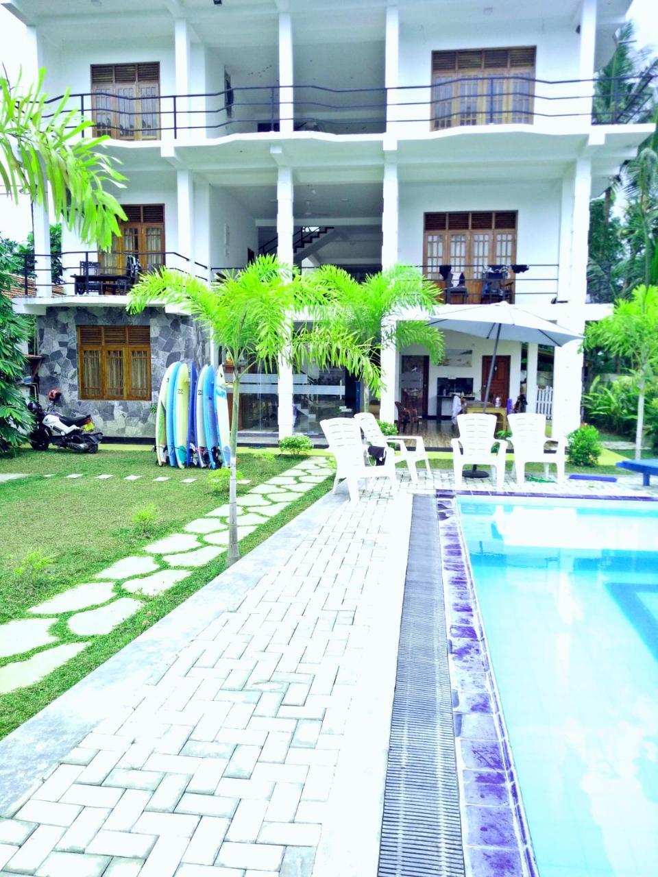 Ocean Bay Surf Resort Weligama Bagian luar foto