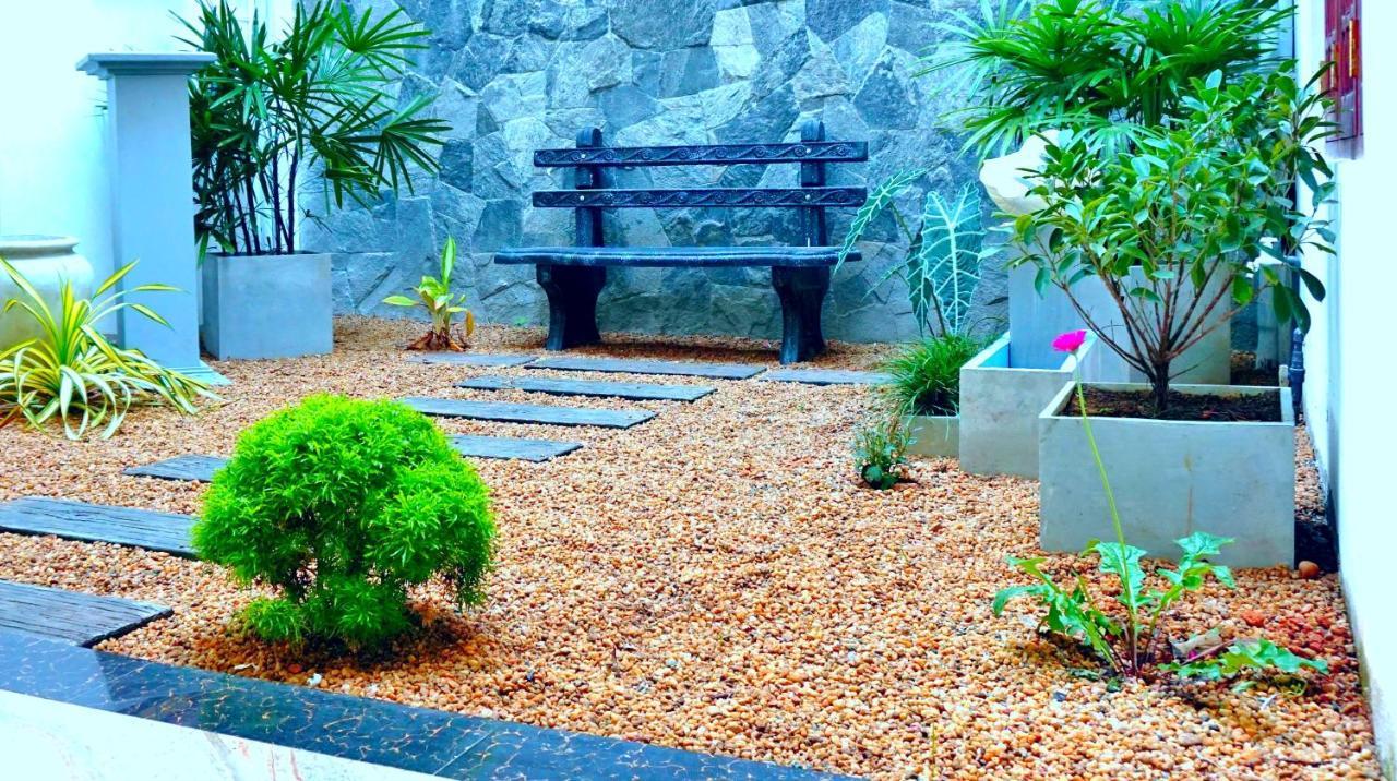 Ocean Bay Surf Resort Weligama Bagian luar foto