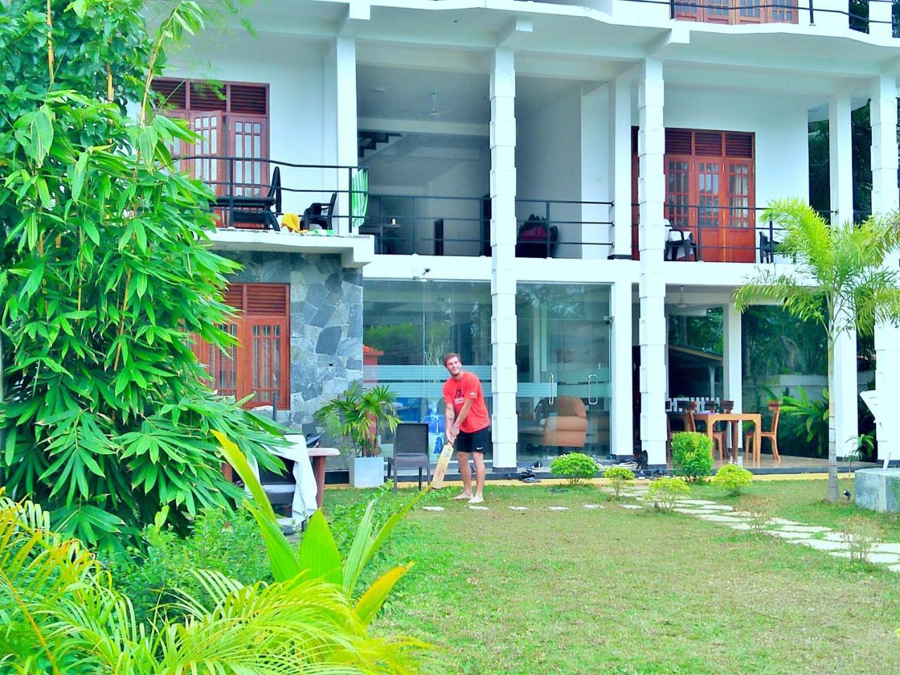Ocean Bay Surf Resort Weligama Bagian luar foto