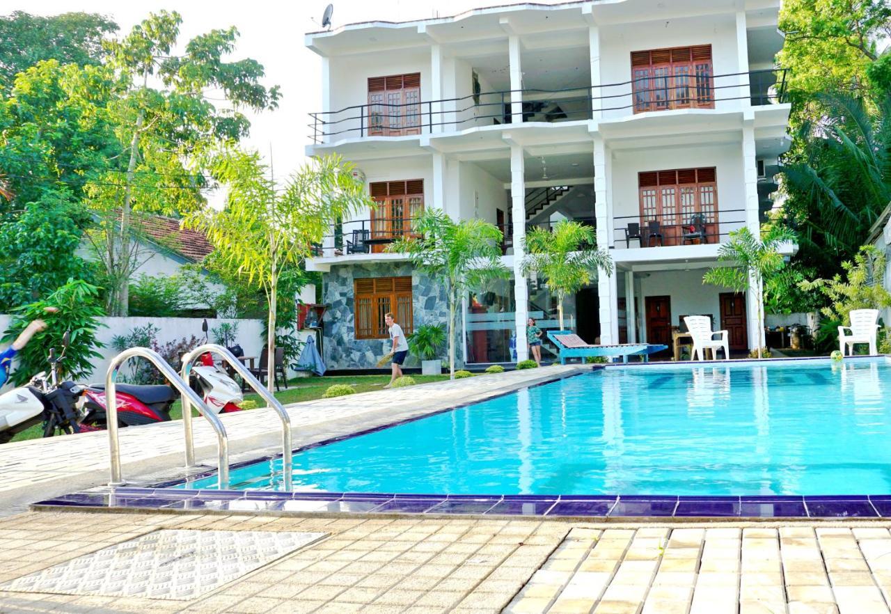 Ocean Bay Surf Resort Weligama Bagian luar foto