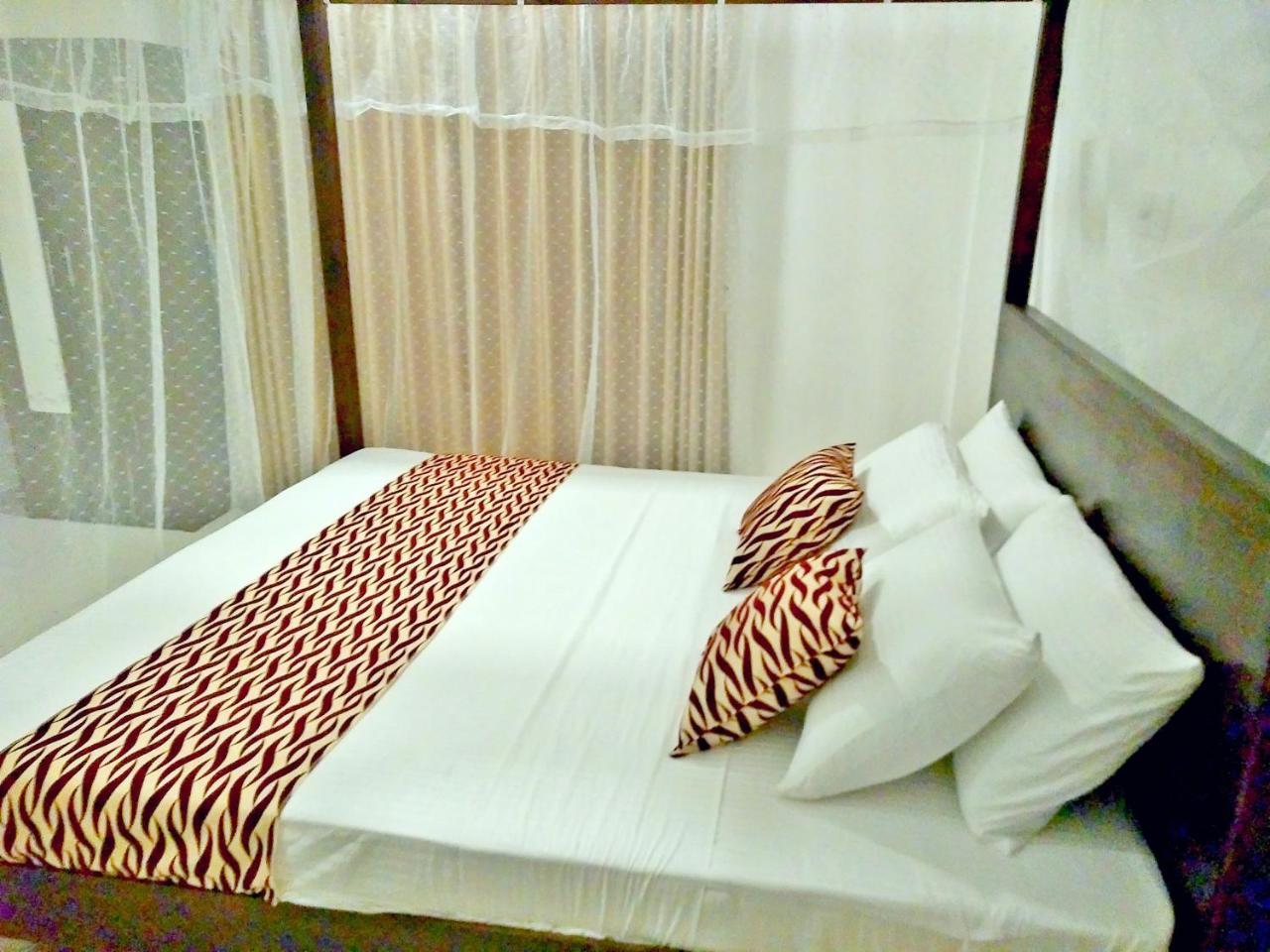 Ocean Bay Surf Resort Weligama Bagian luar foto