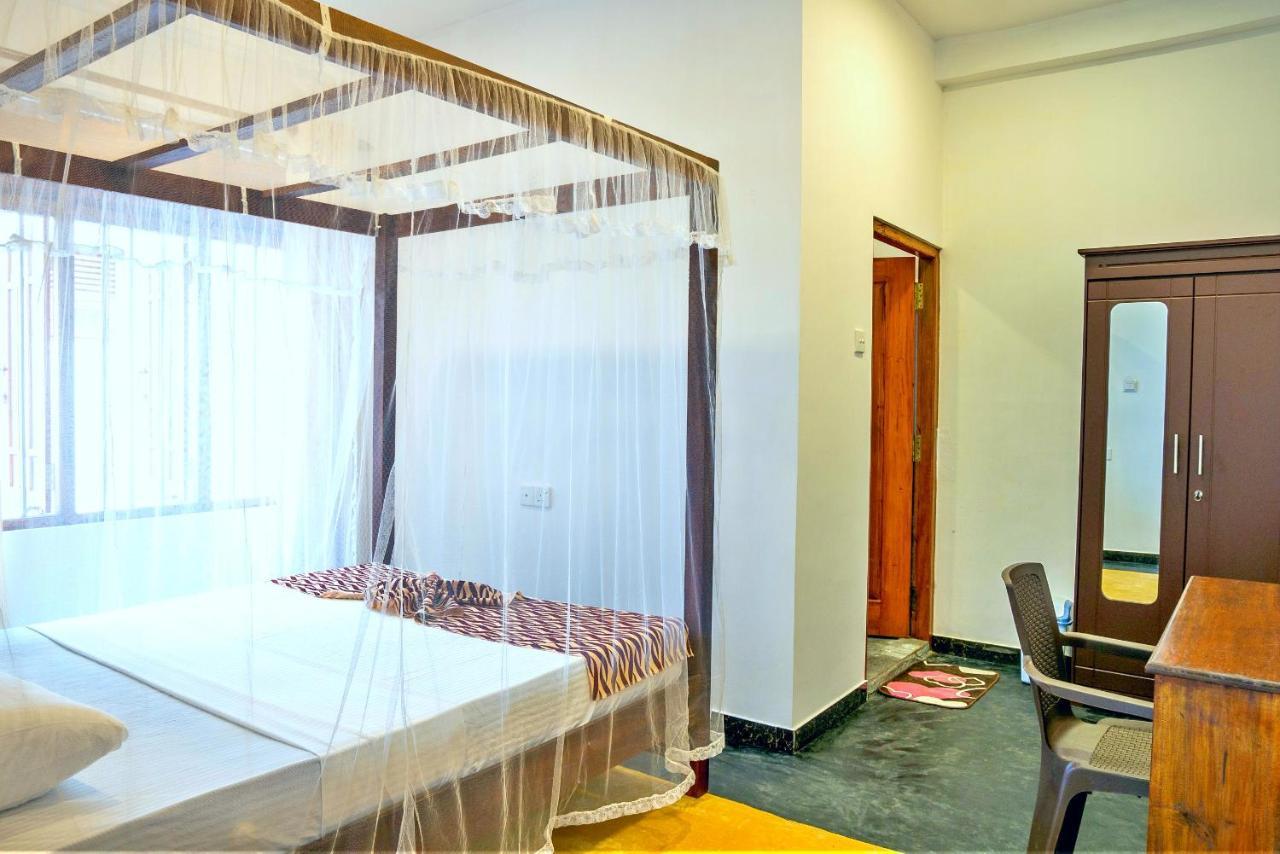 Ocean Bay Surf Resort Weligama Bagian luar foto