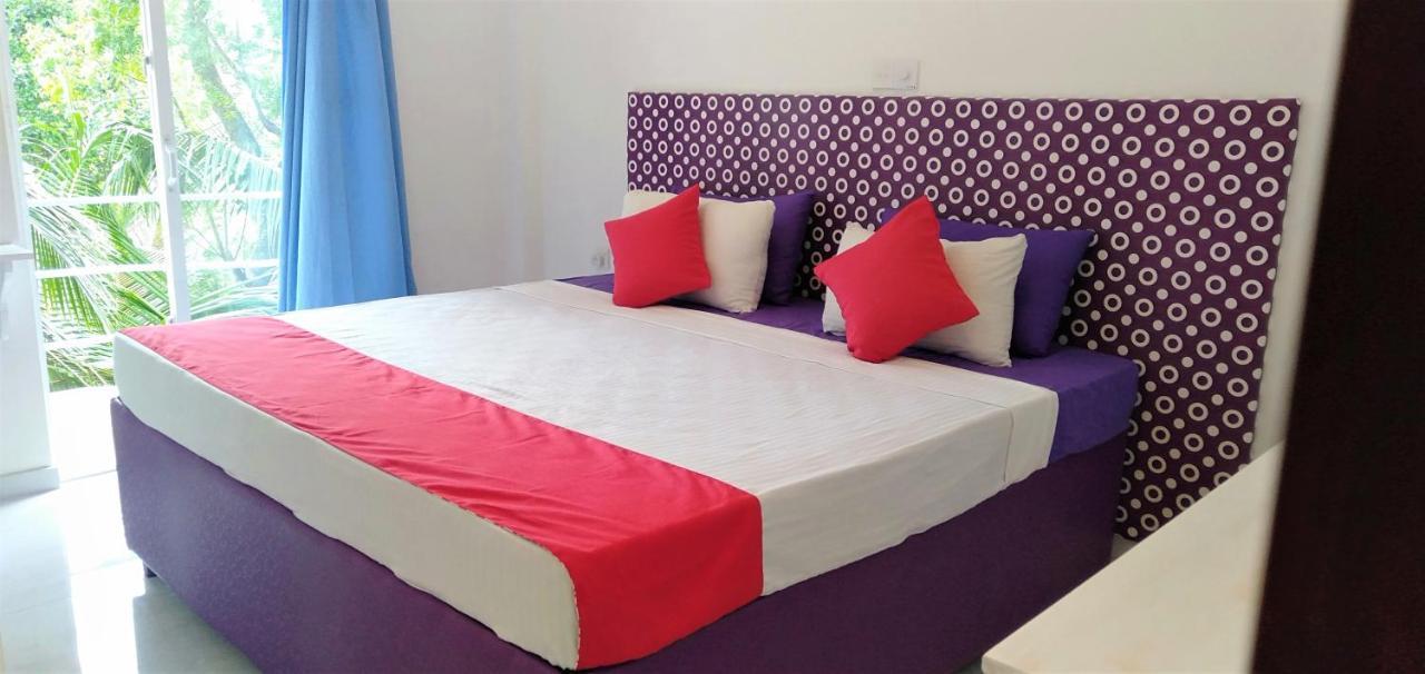 Ocean Bay Surf Resort Weligama Bagian luar foto