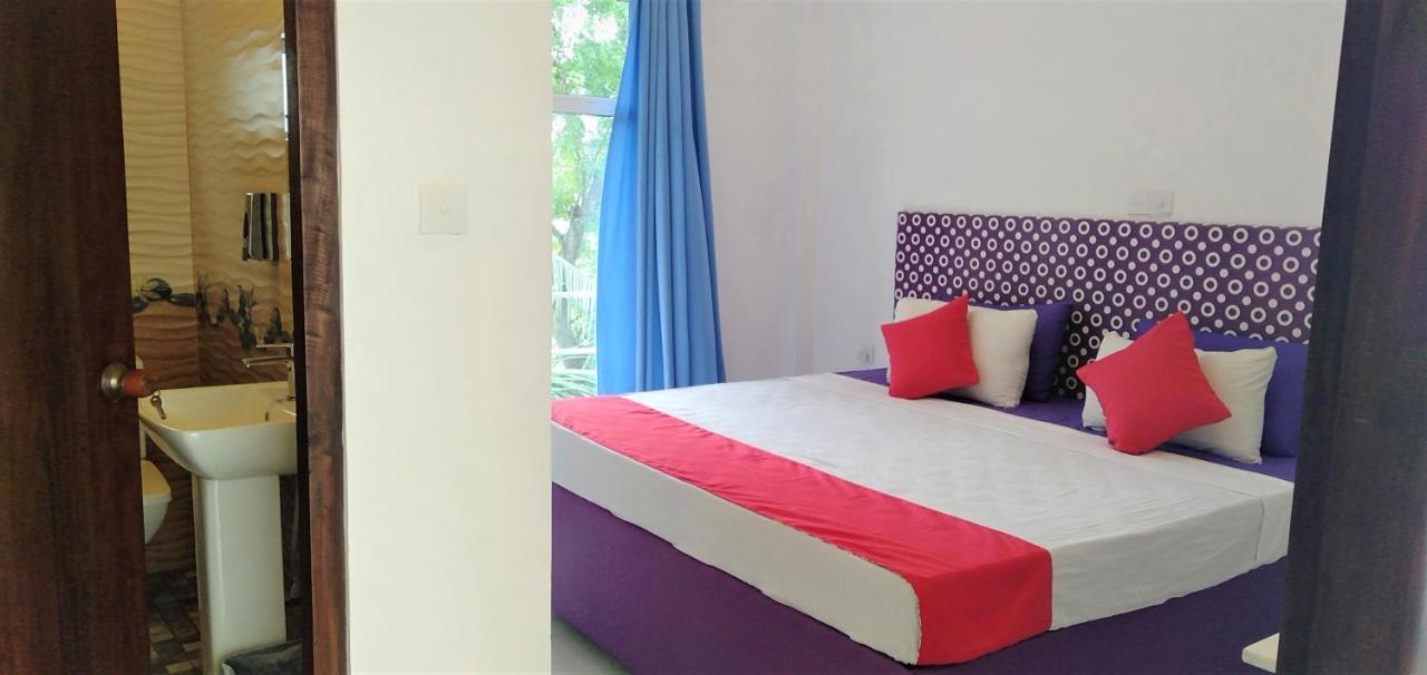 Ocean Bay Surf Resort Weligama Bagian luar foto